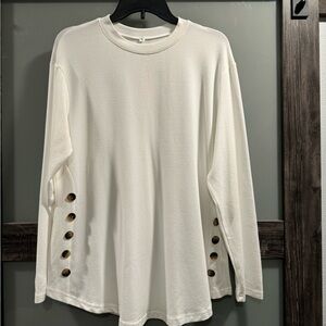 White long sleeved blouse with buttons down the front. Size XL White/cream